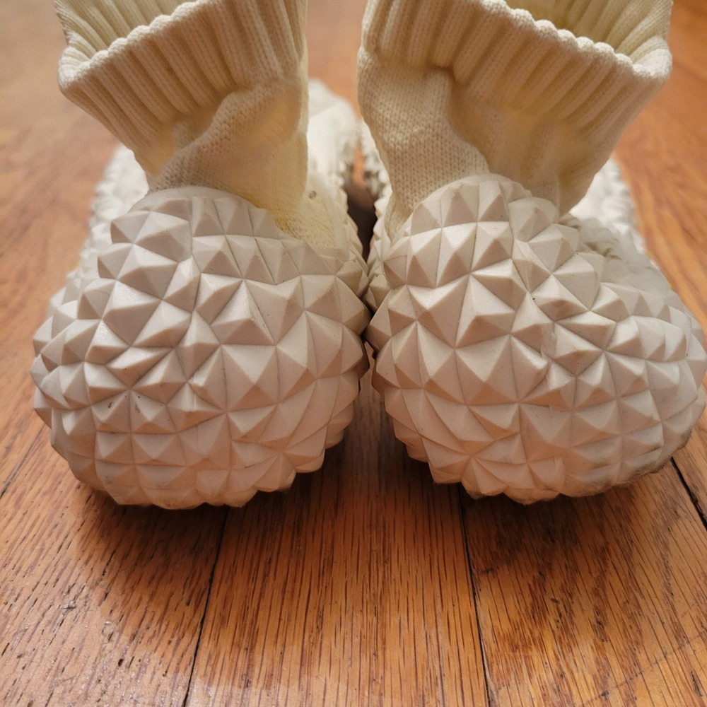 Gallon Shark 42/43 Sock Sneakers Cream Textured Sole Barefoot Outdoor Shoes - Picture 4 of 8